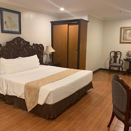 Crown Royale Hotel Balanga Εξωτερικό φωτογραφία
