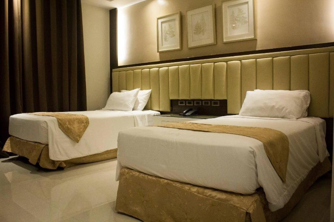 Crown Royale Hotel Balanga Εξωτερικό φωτογραφία
