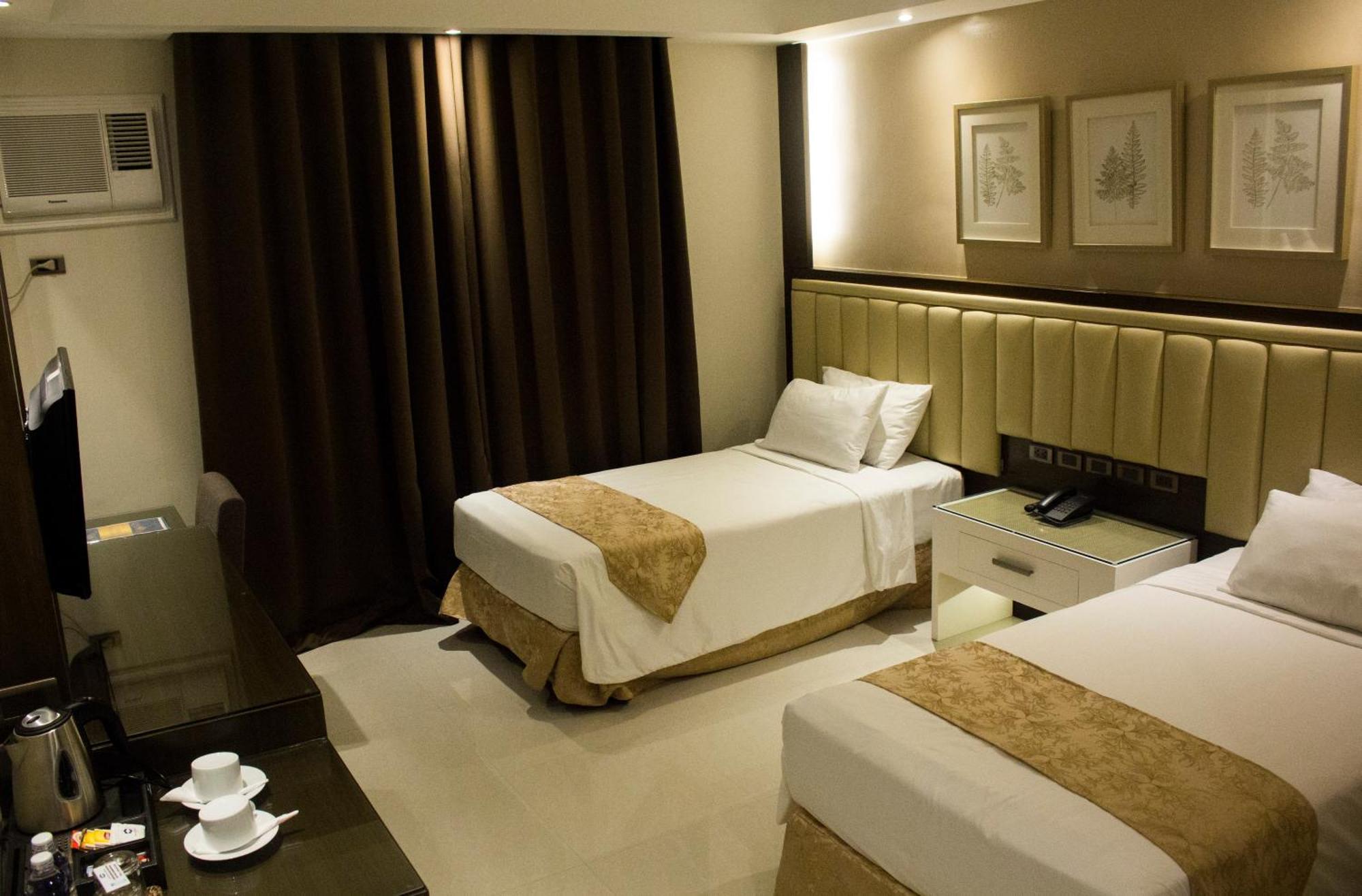 Crown Royale Hotel Balanga Εξωτερικό φωτογραφία