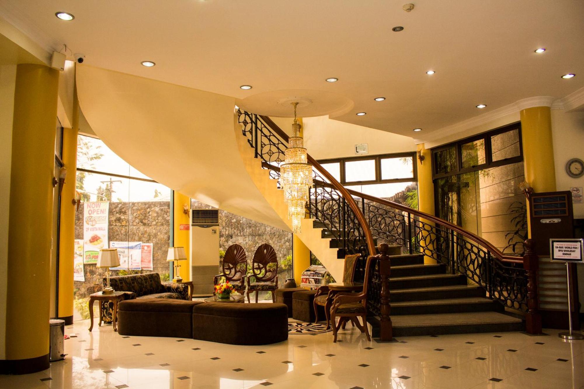 Crown Royale Hotel Balanga Εξωτερικό φωτογραφία