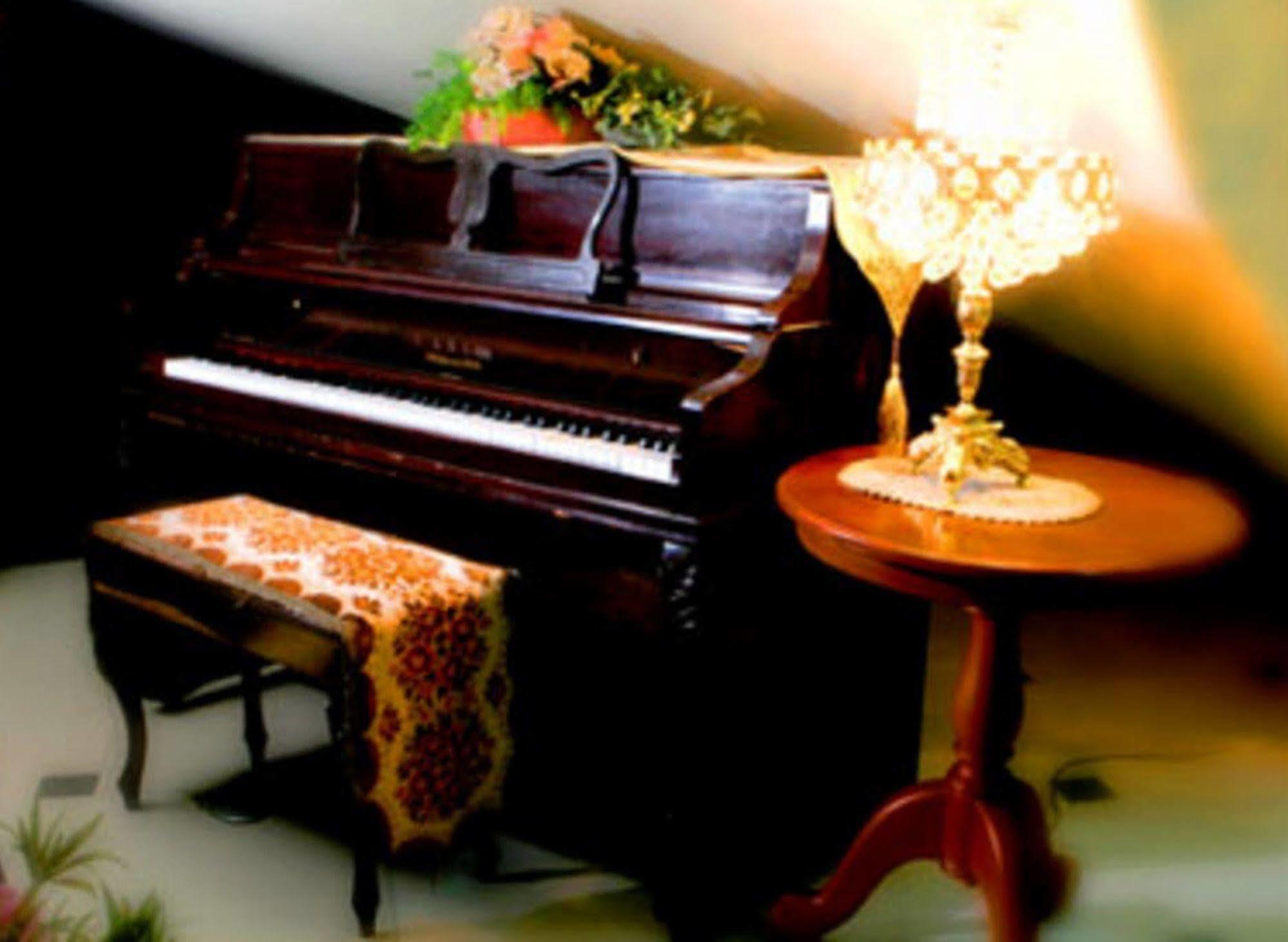 Crown Royale Hotel Balanga Εξωτερικό φωτογραφία
