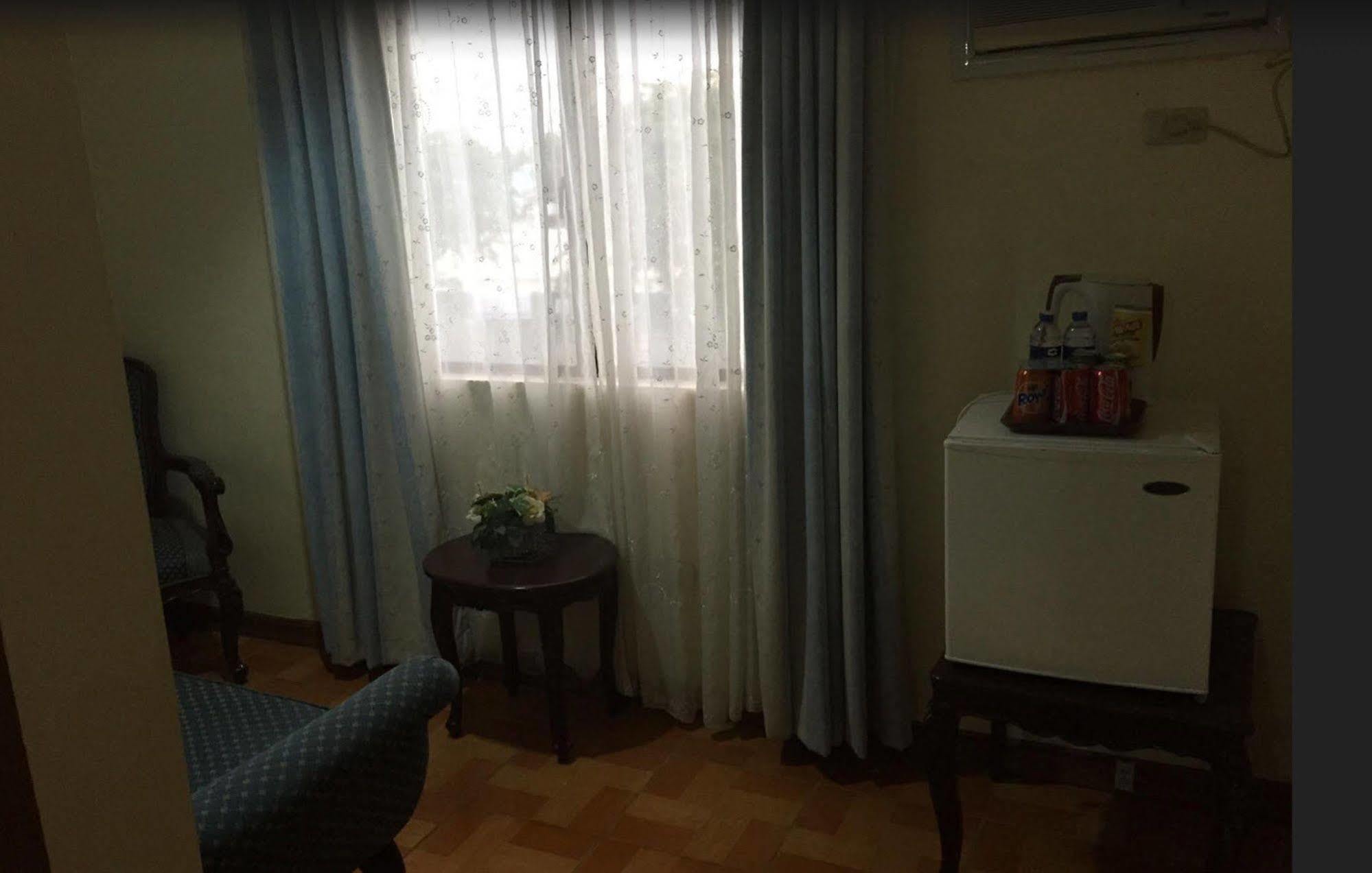 Crown Royale Hotel Balanga Εξωτερικό φωτογραφία