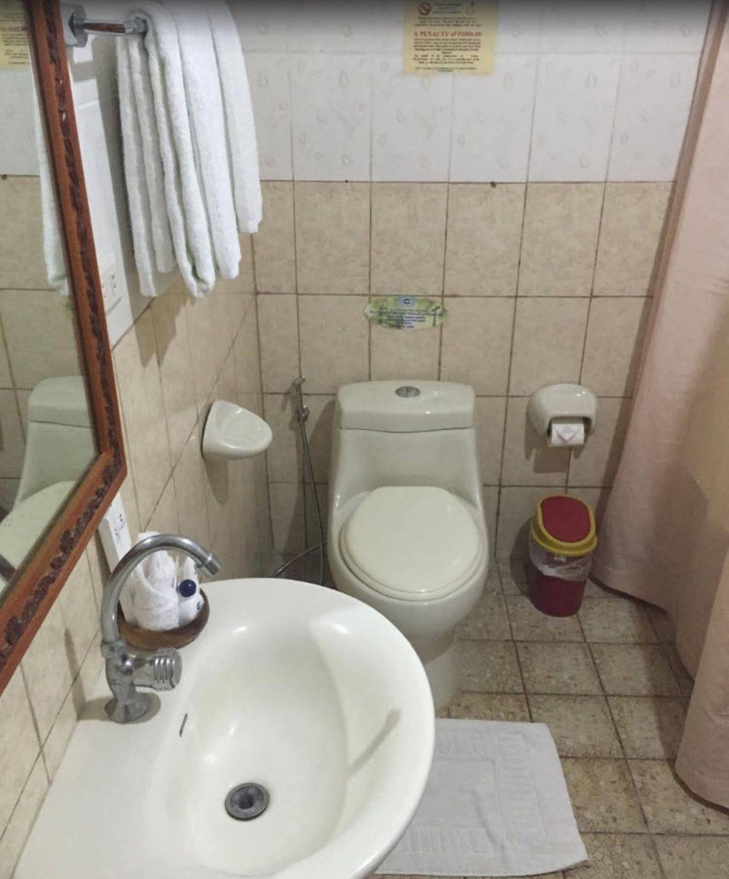 Crown Royale Hotel Balanga Εξωτερικό φωτογραφία