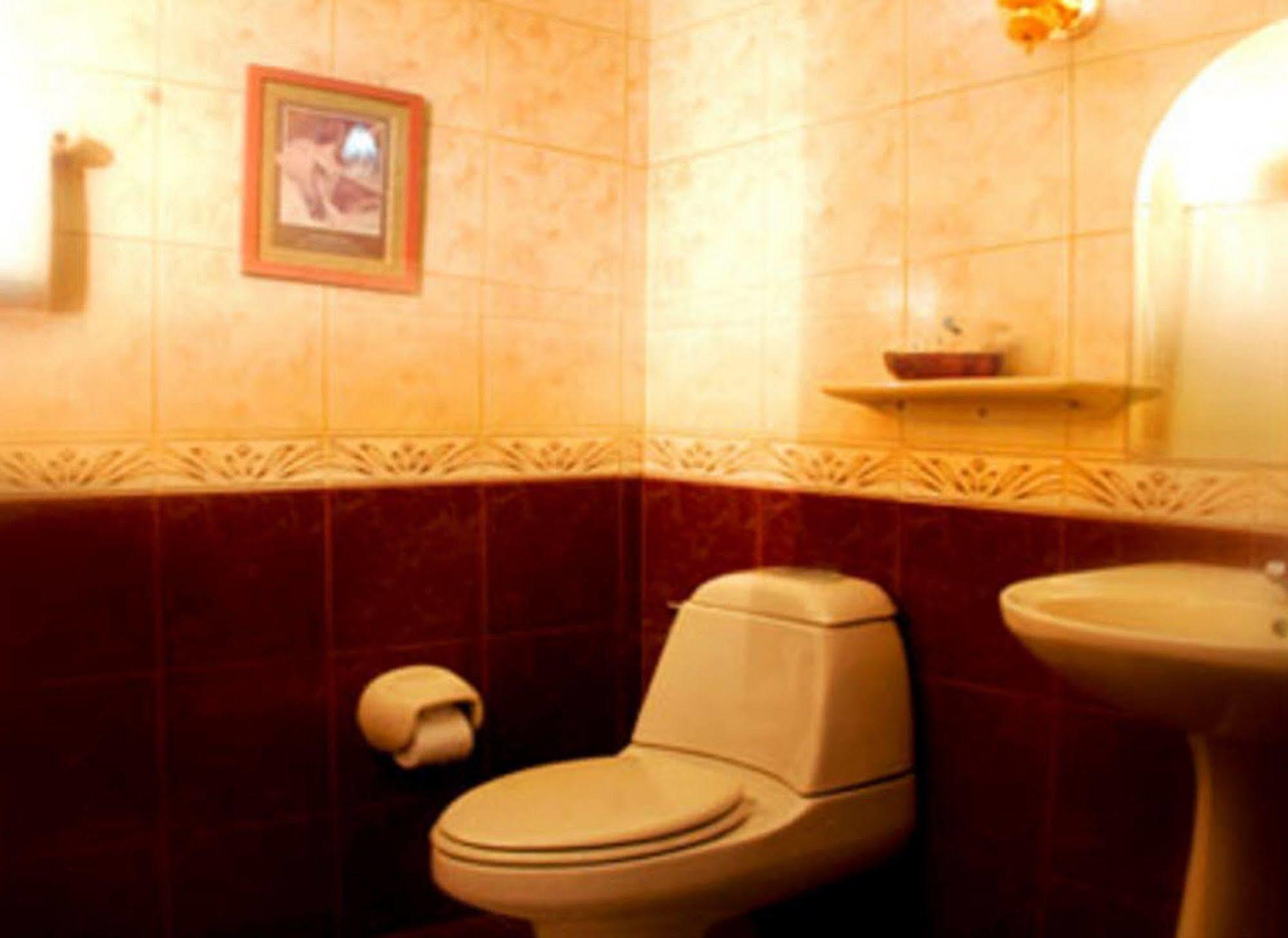 Crown Royale Hotel Balanga Εξωτερικό φωτογραφία